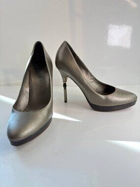Gucci Metallic Leather Pumps – Elegant Heels – Size EU 37.5 / US 7 – Made in Ita